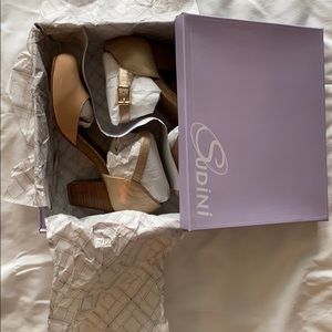 ‘Cam’ Mary Jane Clog